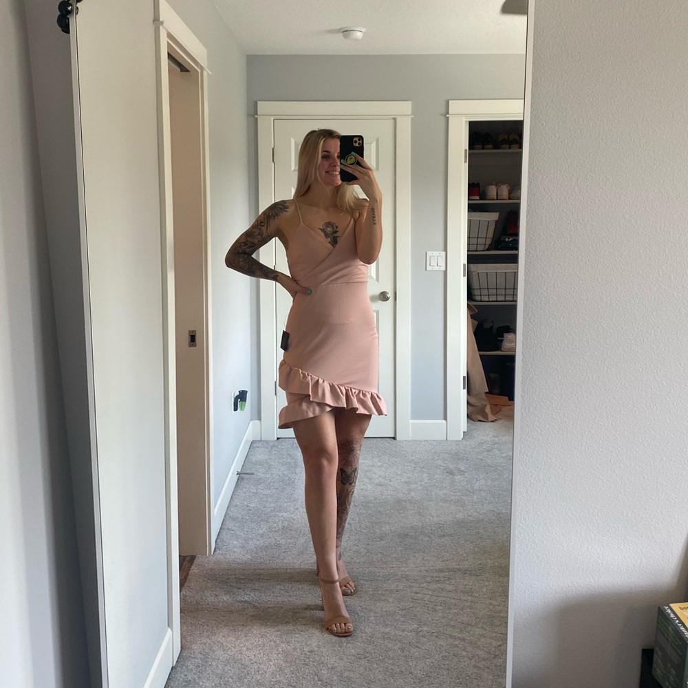 NWT Lulus dress. 🩷